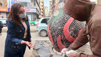 القبض على شخص قام بأعمال تخريبية للديكورات بمطلع الكوبري العلوي بدمنهور