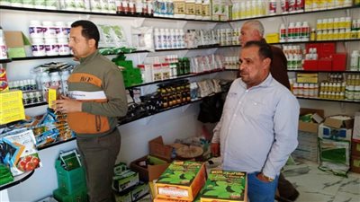 ضبط ٣٠٠ عبوة مواد غذائية منتهية الصلاحية وتحرير ٤٦ محضرا تموينيا بالبحيرة 