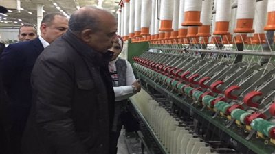 وزير قطاع الأعمال العام في جولة ميدانية بـ