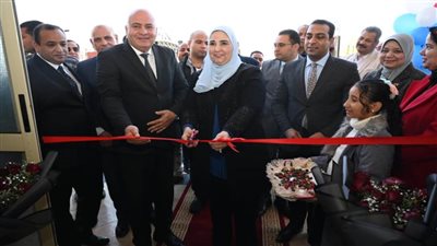وزيرة التضامن ومحافظ قنا يفتتحان مجمع خدمات الأسرة والطفولة بقنا الجديدة