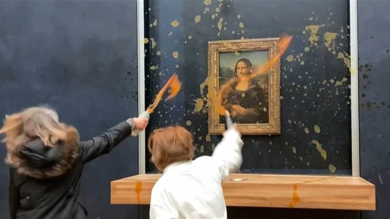 إلقاء الحساء على