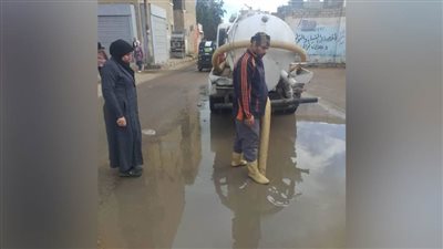 انتشار ١٣٠٠ معدة لرفع تراكمات وتجمعات المياه بشوارع البحيرة