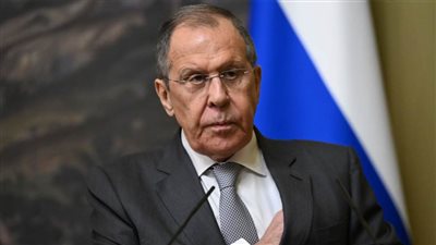 لافروف: روسيا تتحقق من تقارير حول خطط الولايات المتحدة لنشر أسلحة نووية بالمملكة المتحدة