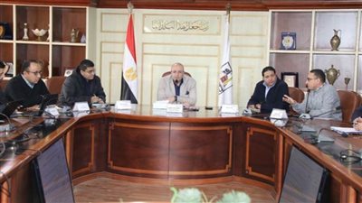 محافظ بني سويف يناقش الموقف التنفيذي لمشروعات المبادرة الرئاسية 