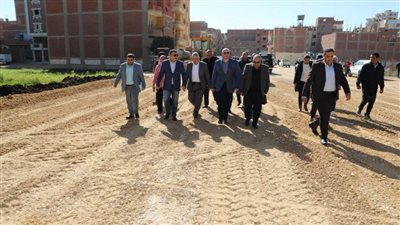 رصف طرق وخلق محاور مرورية جديدة للقضاء على التكدس ببني سويف