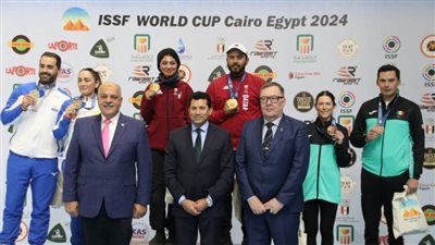وزير الشباب والرياضة يُكرم الفائزين في منافسات اليوم الختامي ببطولة كأس العالم للرماية