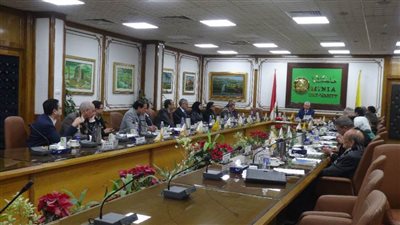 مجلس جامعة المنيا يُعلن بدء تطوير ثمانين قاعة ومدرجًا بالكليات لمستوى الفصول الذكية 