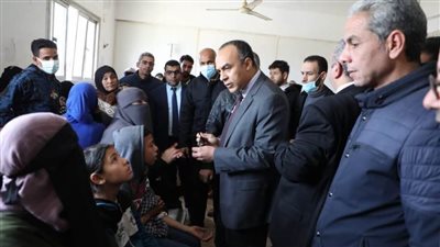 محافظ المنيا يوجه بمتابعة ٣٧ حالة اشتباه في تسمم غذائي بمركز العدوة وخروجهم جميعا من المستشفى