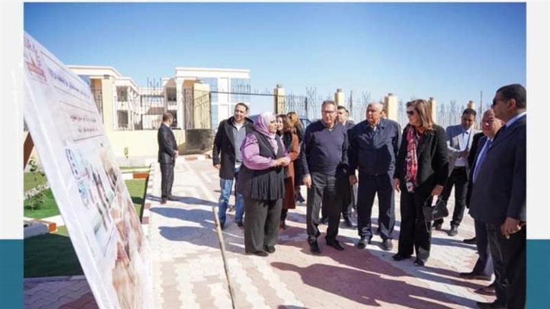 وزيرة التخطيط تفتح