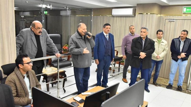 جانب من متابعة المحافظ