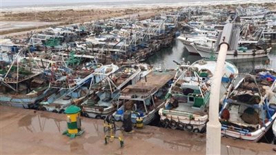 استمرار إغلاق ميناء الصيد البحرى ببرج البرلس للطقس السيئ وارتفاع أمواج البحر