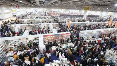 رسميًا.. إجمالي عدد زائري معرض الكتاب في 10 أيام يتخطى عدد أيام العام الماضي 