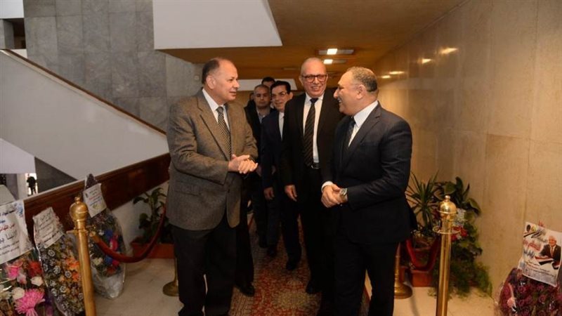 محافظ أسيوط خلال