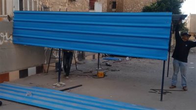 تنفيذ حملة لإزالة الإشغالات والتعديات على حرم الطريق بحي ثالث الإسماعيلية 