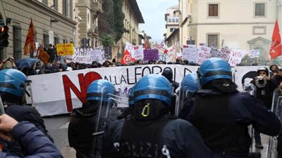 اعتقال 14 شخصا إثر أعمال شغب بمركز للاجئين في روما