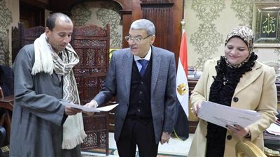 محافظ المنيا يسلم 59 مشروعًا تنمويًا لدعم السيدات والشباب بقرية أبيوها مركز أبوقرقاص