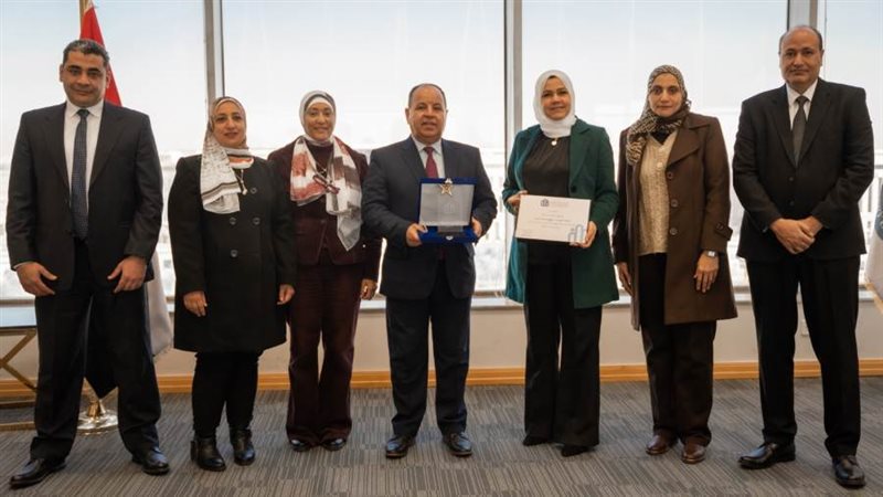 خلال التكريم من وزير