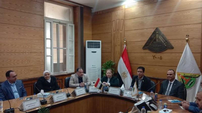 رئيس جامعة بنها يلتقى