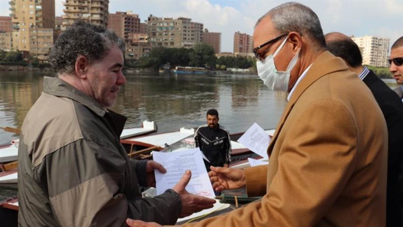 تسليم القوارب للصيادين