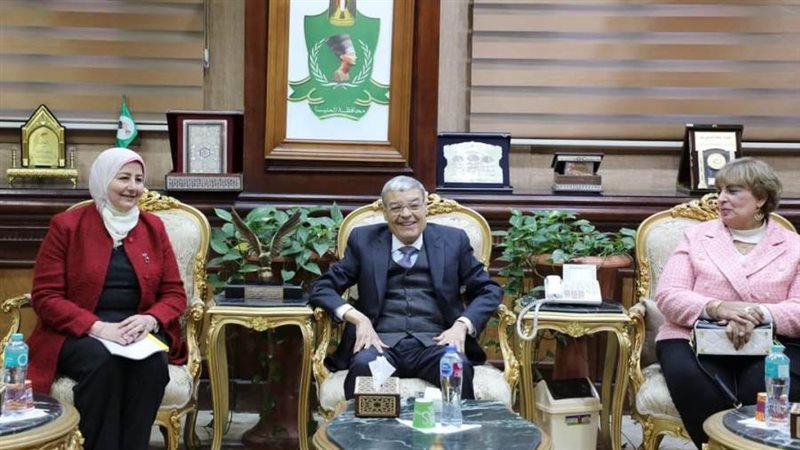 محافظ المنيا يكرم