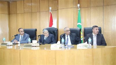 محافظ المنيا يبحث مع نائب وزير الصحة خطة تحسين الخصائص السكانية