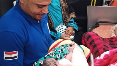 سيدة تضع طفلًا داخل سيارة إسعاف ببني سويف 