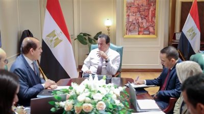 وزير الصحة يوجه بتكثيف الإجراءات الوقائية لمنع دخول أي أمراض معدية من الخارج