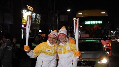 آية مدني تمثل مصر في جولة حمل الشعلة الأولمبية في باريس