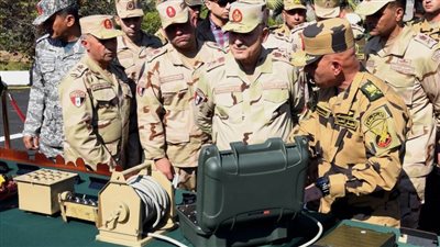 رئيس الأركان يتفقد نظم وأساليب التدريب القتالي للفرد المقاتل بقيادة قوات الصاعقة