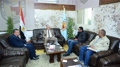 رئيس جامعة سوهاج يناقش الموقف التنفيذي للمشروعات الإنشائية الجديدة مع وفد مجلس الوزراء 