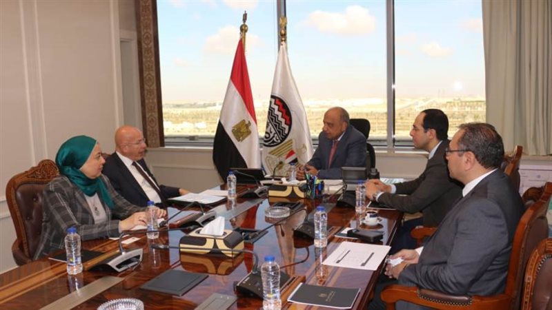 الوزير حلال اجتماعيه