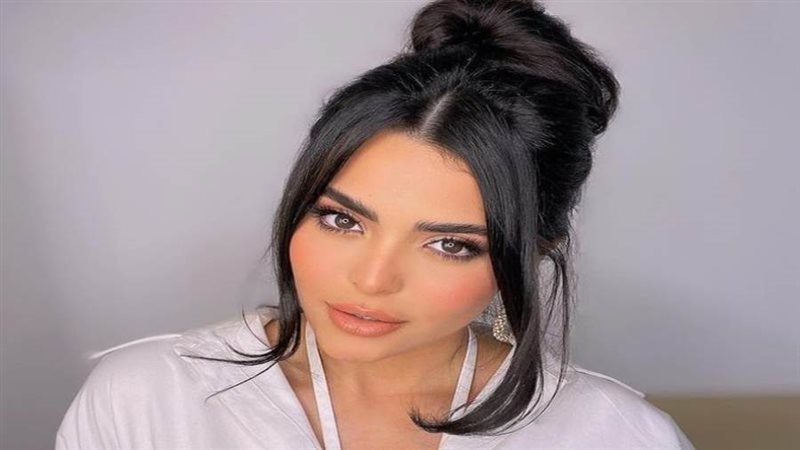 الفنانة أسماء جلال