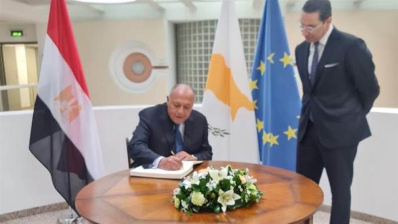 شكري أول الموقعين