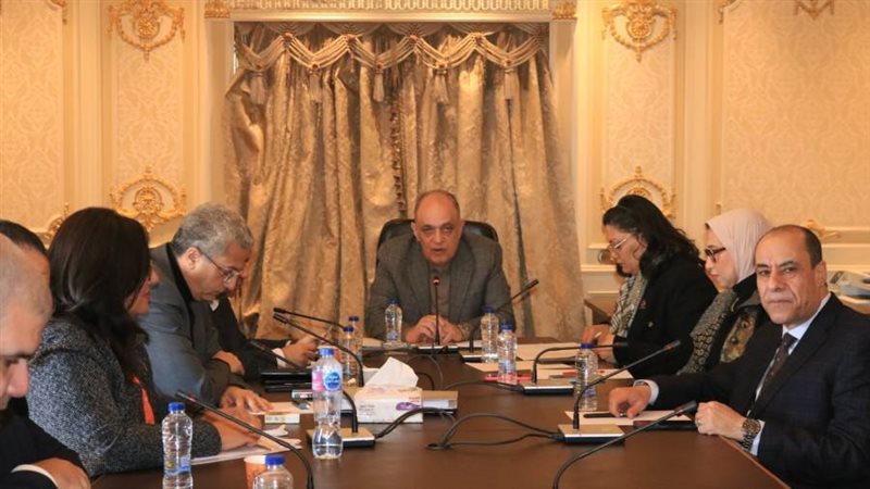 جانب من اجتماع لجنة