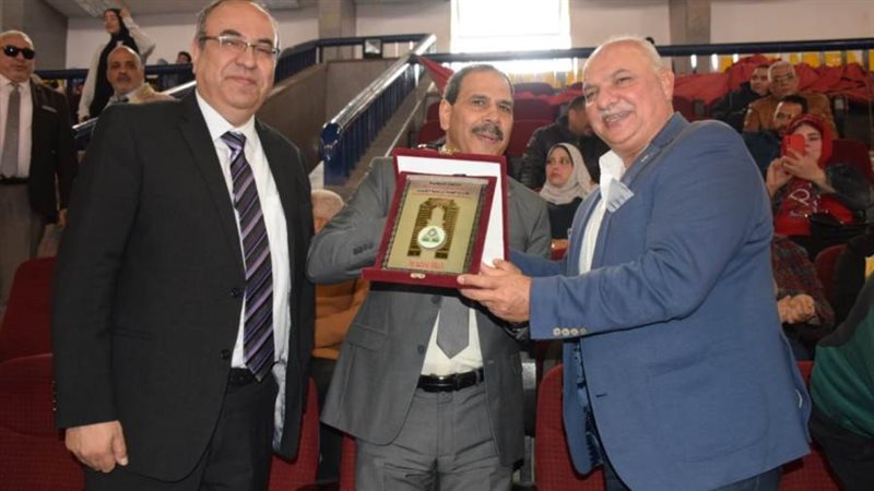 أثناء التكريم