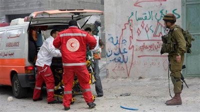 الهلال الأحمر الفلسطيني: الاحتلال يعتقل عددًا من طواقمنا في مستشفى الأمل بغزة
