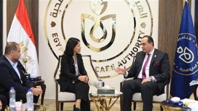 رئيس الرعاية الصحية يلتقي المدير الإقليمي لشركة أدوية عالمية لبحث التعاون