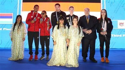 إيهاب حسنين يكرم أبطال ملتقى خورفكان الدولي لألعاب القوى