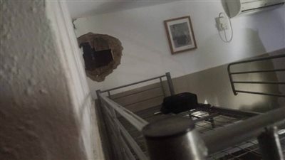 صاروخ من جنوب لبنان يصيب مبنى وسط 