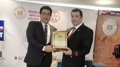 تكريم خاص لمحافظ جنوب سيناء على هامش كأس العالم للقوة البدنية بشرم الشيخ