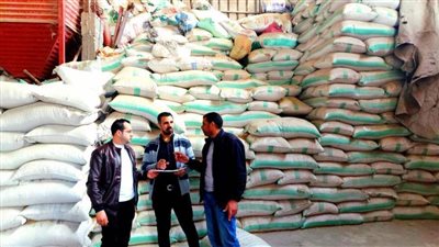 ضبط ٨٥ طنًا أعلاف مجهولة المصدر في حملة بالبحيرة