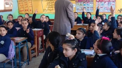 وكيل تعليم البحيرة: متابعة مستمرة للمدارس وبدء توزيع الكتب