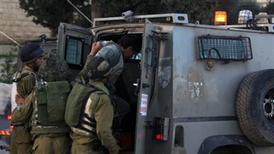 الاحتلال يحتجز شبانا قرب الحرم الإبراهيمي في الخليل