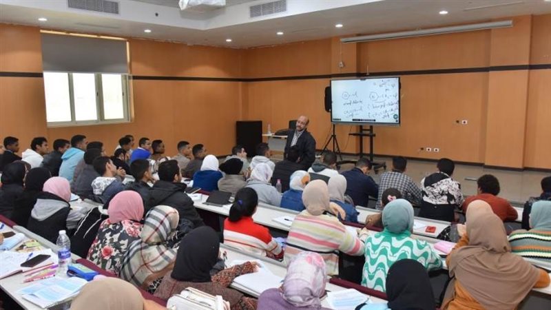 بدء الدراسة بجامعة