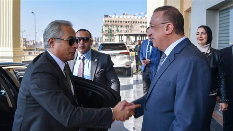 بالصور محافظ الإسكندرية