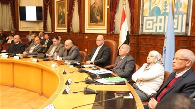 محافظ القاهرة يوجه بتقديم كافة التيسيرات للمواطنين المتقدمين للحصول على تراخيص المحلات
