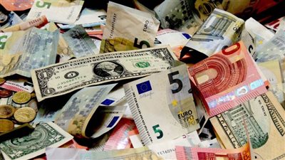 عاجل.. تطورات سعر الدولار واليورو والإسترليني مقابل الجنيه في بداية التعاملات
