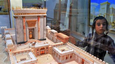 عاجل.. شراء 5 بقرات حمراء و9 كهنة ولدوا بالمنازل ولا يذهبون للمقابر