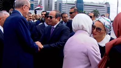 عاجل| الرئيس السيسي وقرينته يستقبلان الرئيس التركي وقرينته 