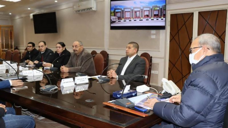 محافظ القليوبية مع